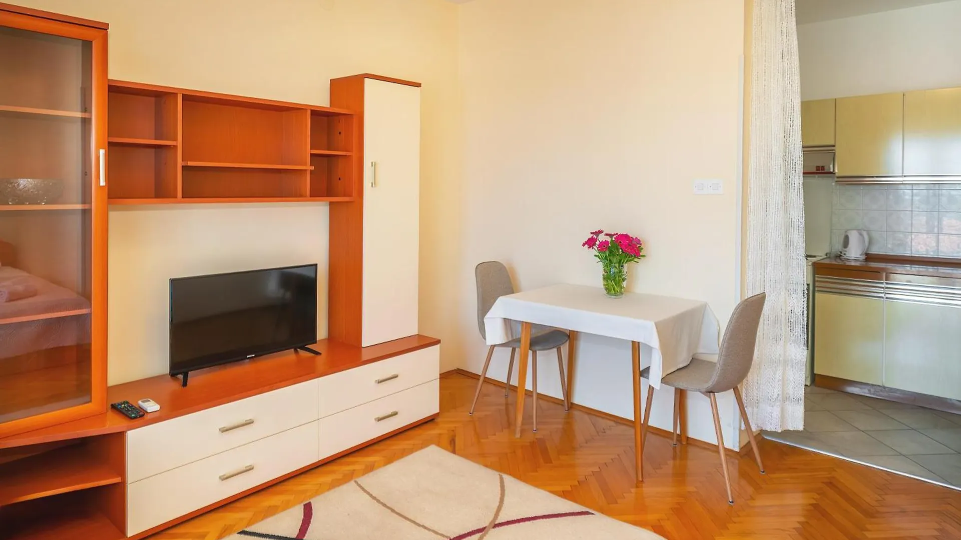 Apartments & Room Ljubica Punat 0*,
